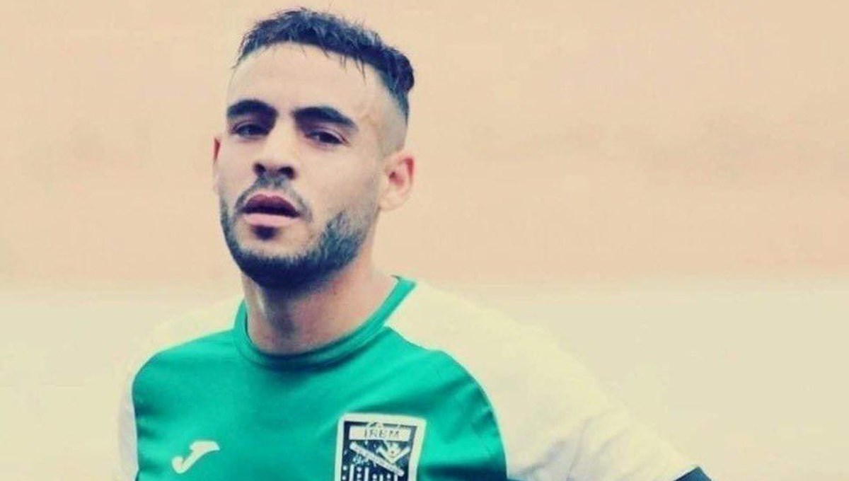 Cezayirli futbolcu Sofiane Lokar, maçta kalp krizi geçirerek hayatını kaybettispos