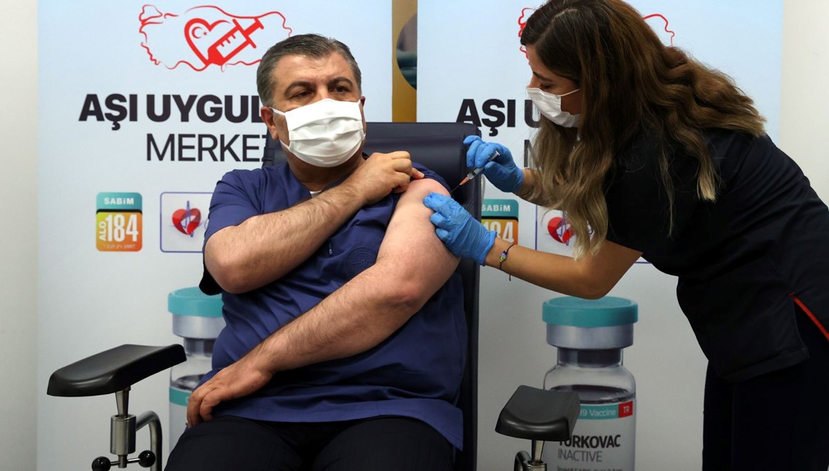 Sağlık Bakanı Koca, TURKOVAC aşısı yaptırdı