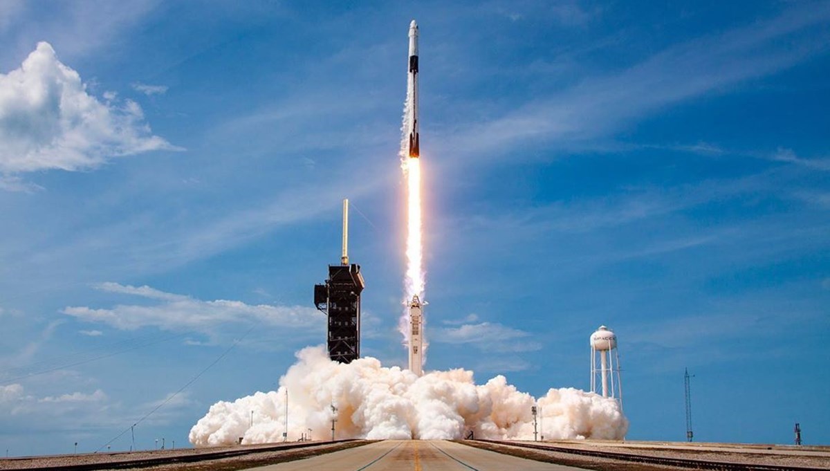 SpaceX Uzay'a 49 uydu daha fırlattı