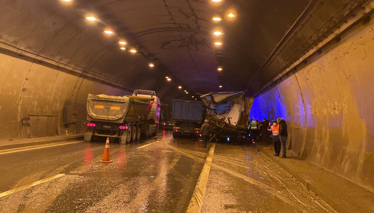 Kocaeli'de TEM Otoyolu Gültepe Tüneli'nde zincirleme kaza