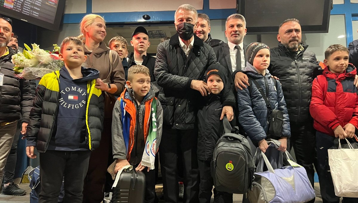 Ukraynalı futbol kulüplerinin altyapı sporcuları Türkiye’ye geldi