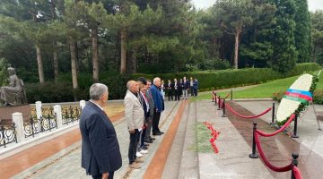TGF heyeti Merhum Azerbaycan devlet büyüklerinin kabrini ziyaret etti